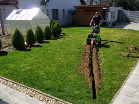 automatické zavlažovanie hĺbenie drážok na trávniku gardena